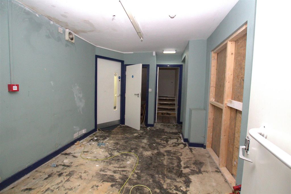 Additional image 6 of 6 bed terraced house for saleStation Road, Redcar TS10