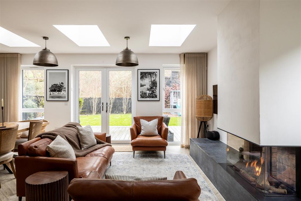 Additional image 5 of 4 bed link detached house for saleHawthorn Way, Redhill RH1