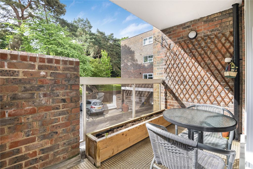 Additional image 5 of 2 bed flat for saleHigh Firs, Gills Hill, Radlett, Hertfordshire WD7