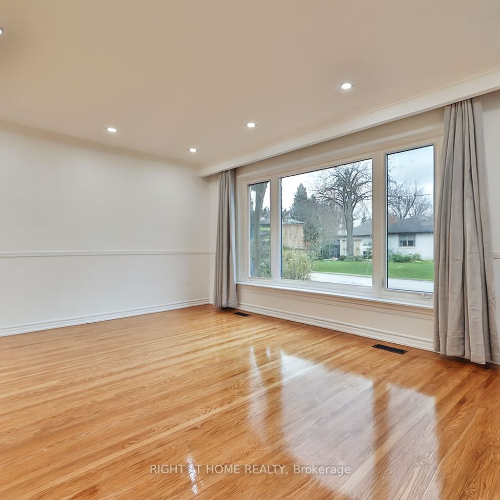 9 Allister Avenue, Toronto, ON, M1M 3K7 photo 3