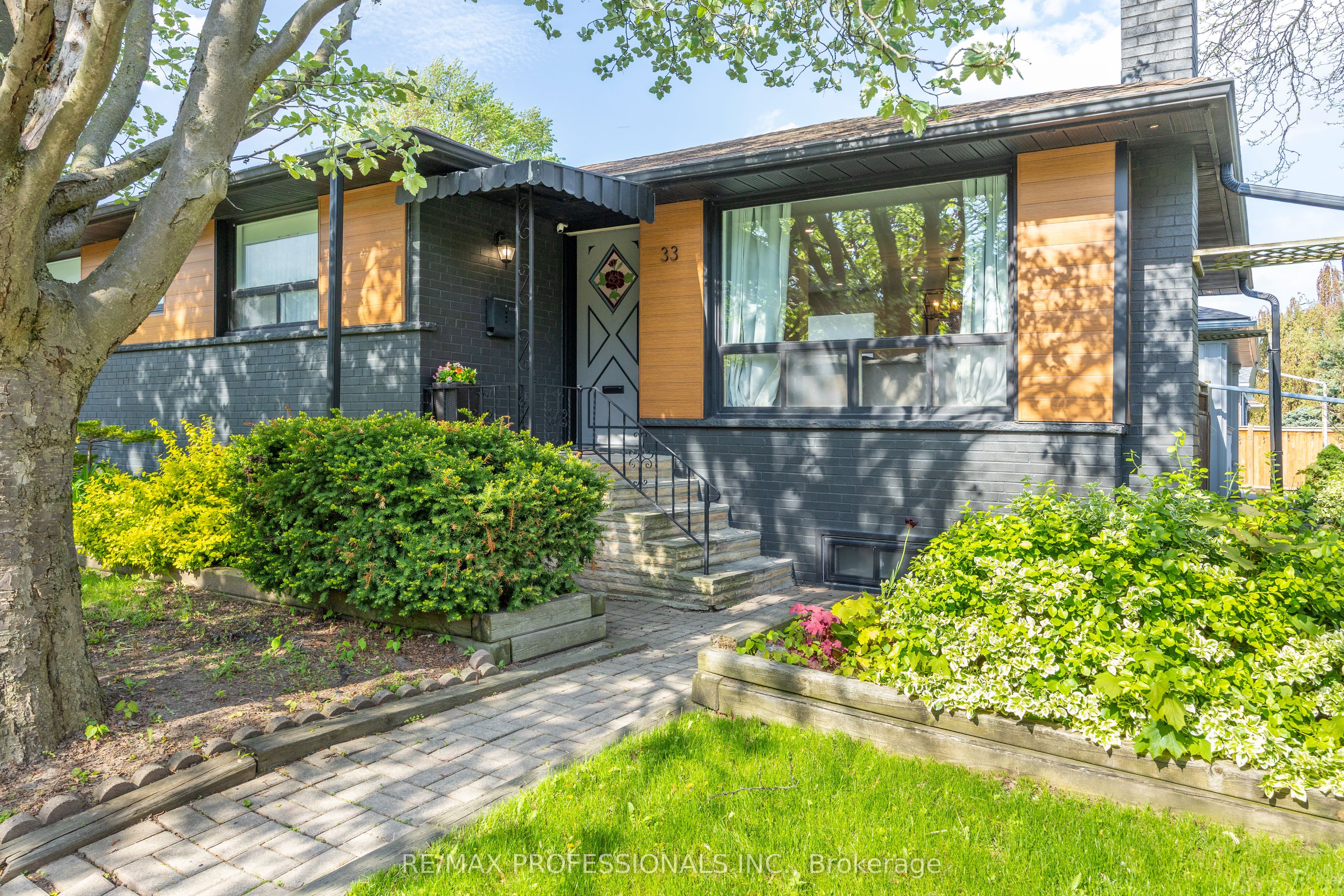33 Brampton Road, Toronto, ON, M9R 3J3 photo 4