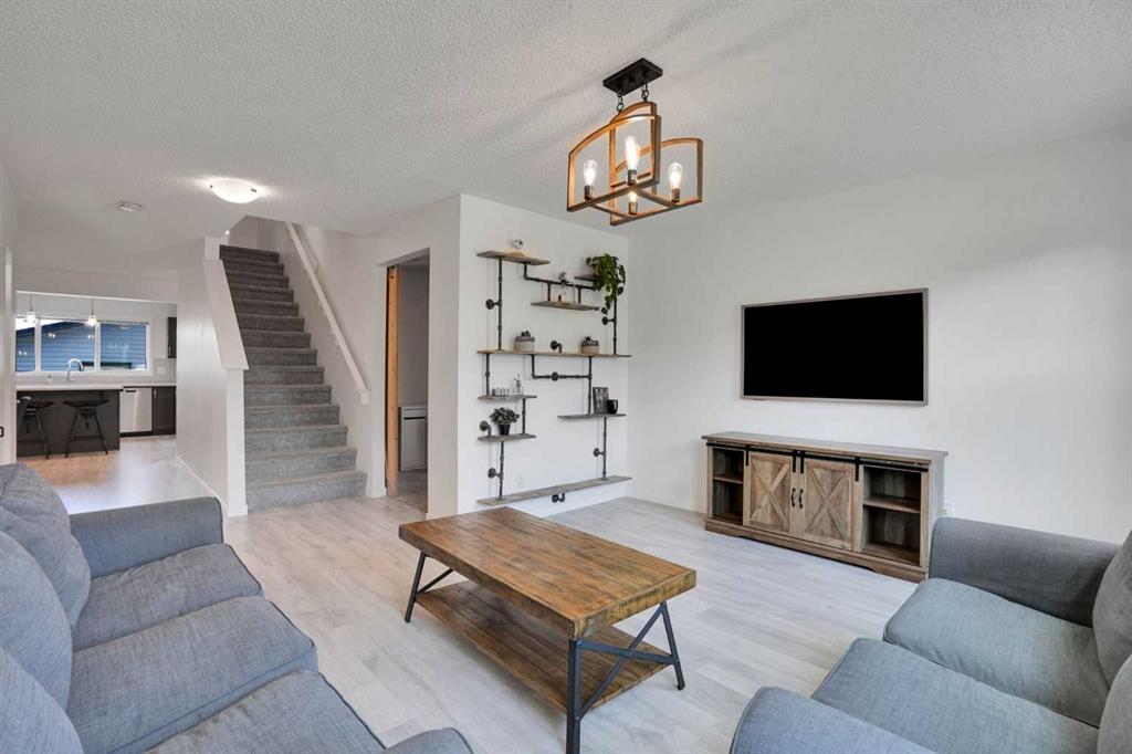 209 Copperpond Parade SE, Calgary, AB, T2Z 5B2 photo 4