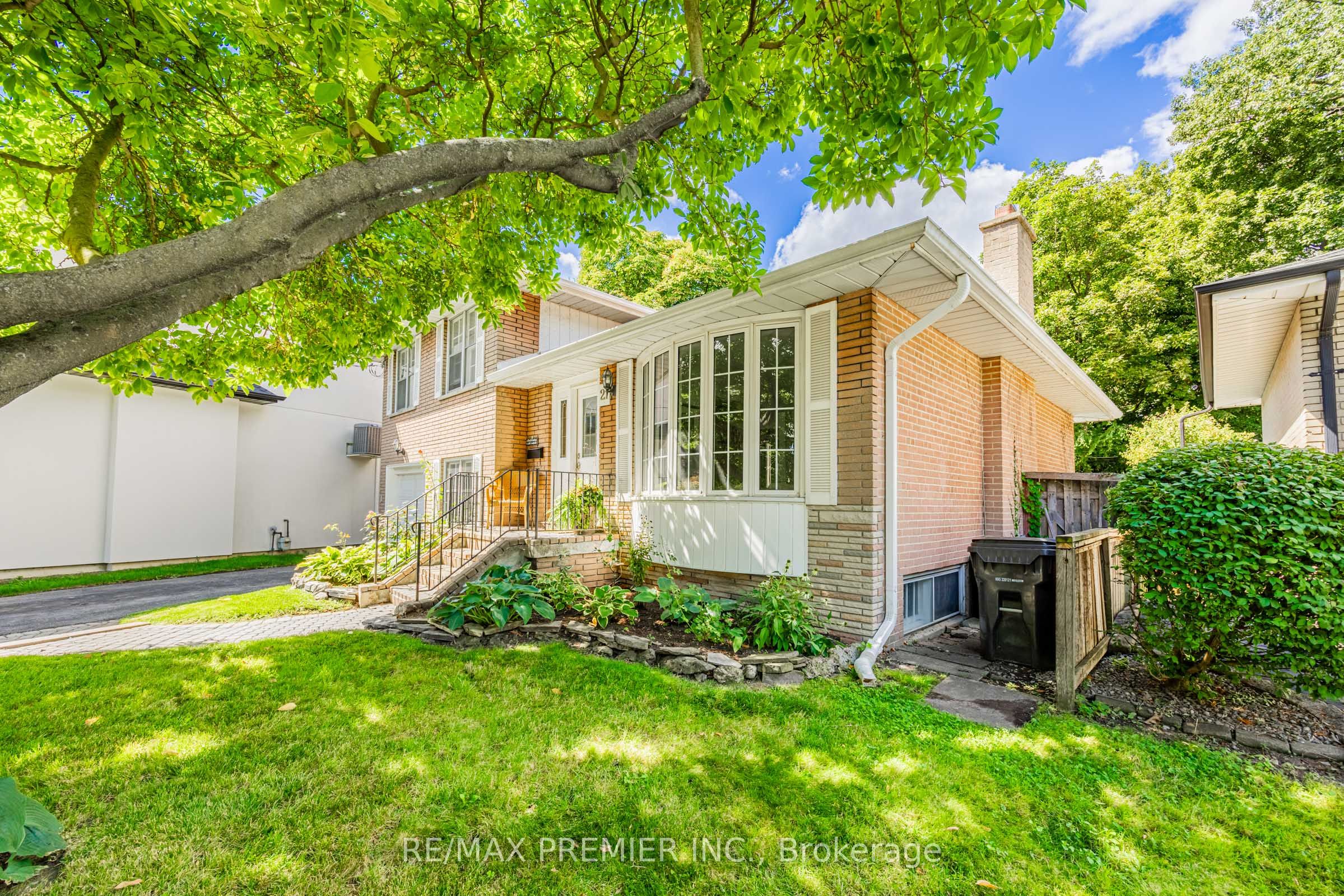 21 Halbadier Place, Toronto, ON, M9B 2H4 photo 5