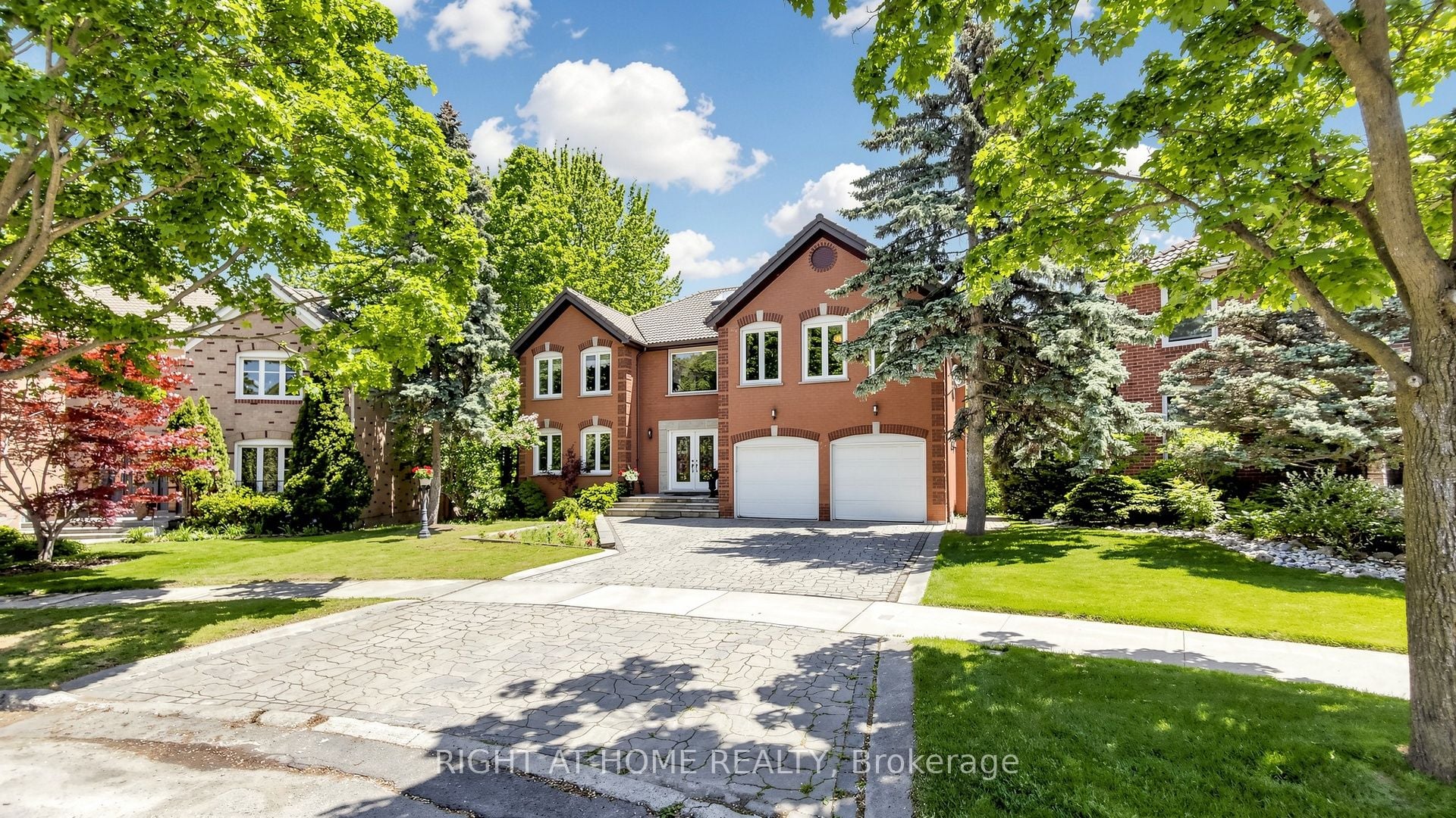 27 Carriage Lane, Toronto, ON, M2R 3V6