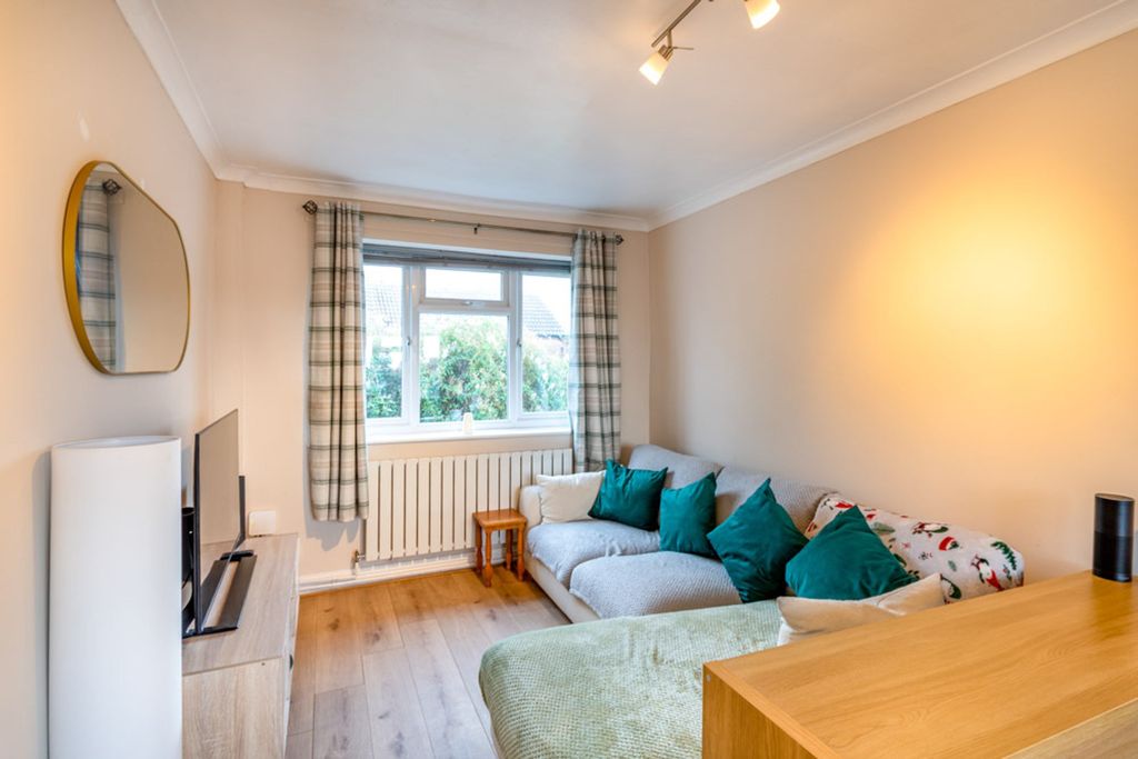 2 bed flat for saleThe Oval, Retford DN22 photo 3