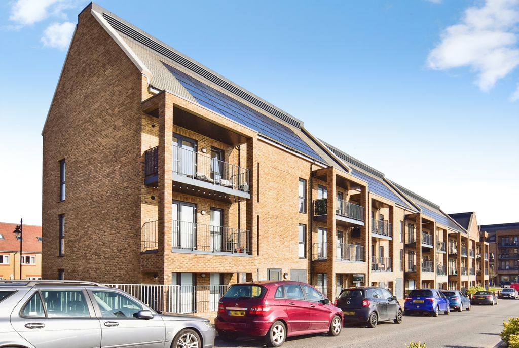 2 bed flat for sale1 Knights Templar Way, Rochester ME2