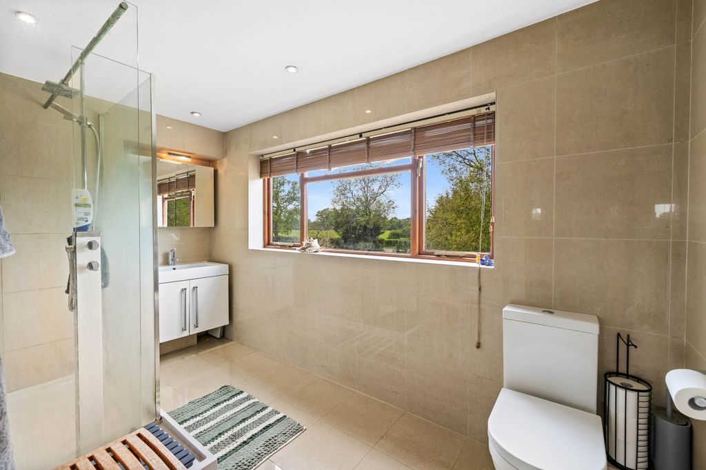 Additional image 30 of 5 bed detached house for saleRef: Gk - Lodge Lane, Redhill RH1