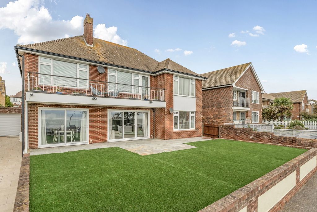 2 bed flat for saleRoyal Esplanade, Ramsgate CT11 photo 2