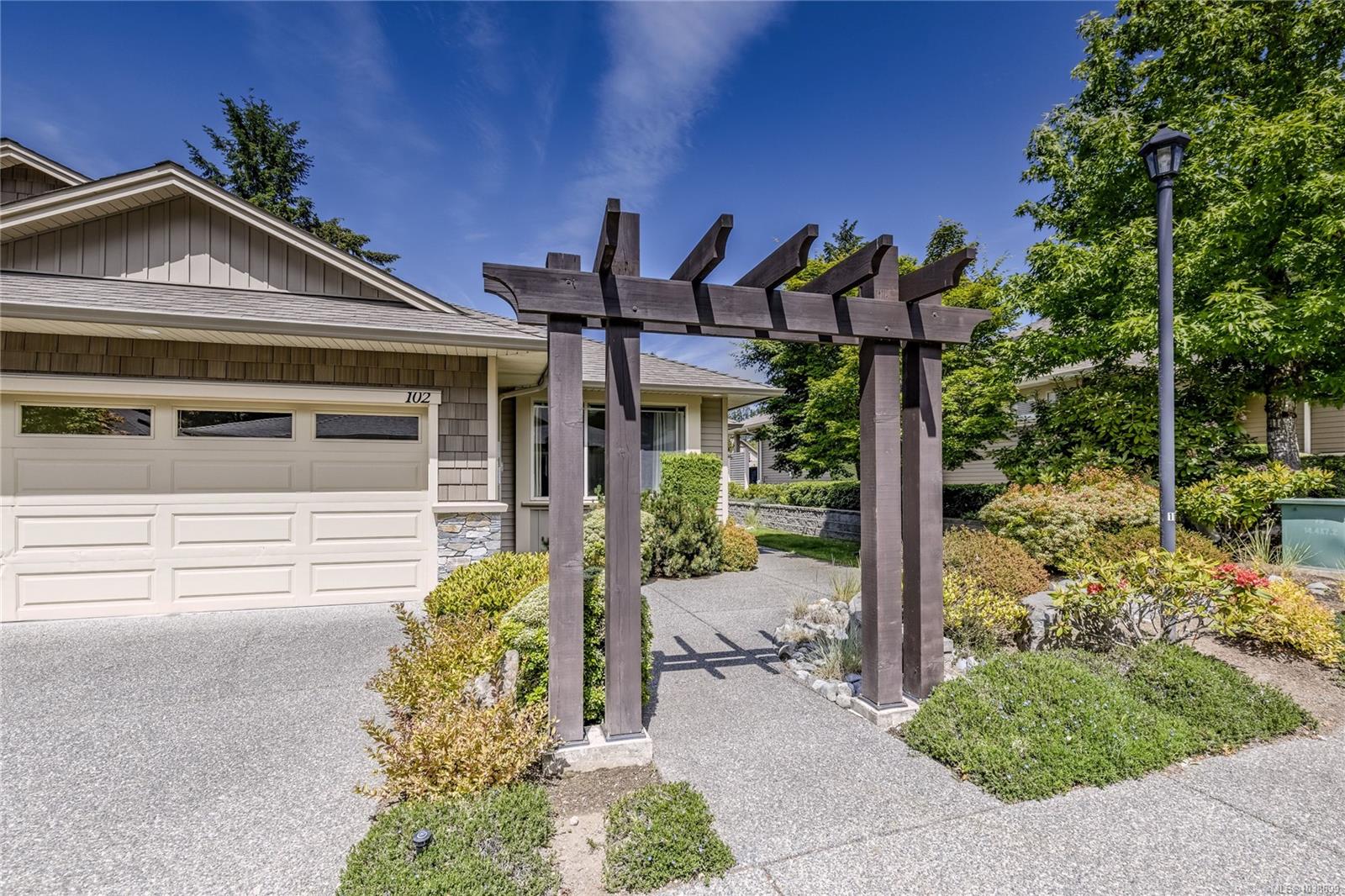 #102-4466 Stonebridge Place, Nanaimo, BC, V9T 0E6