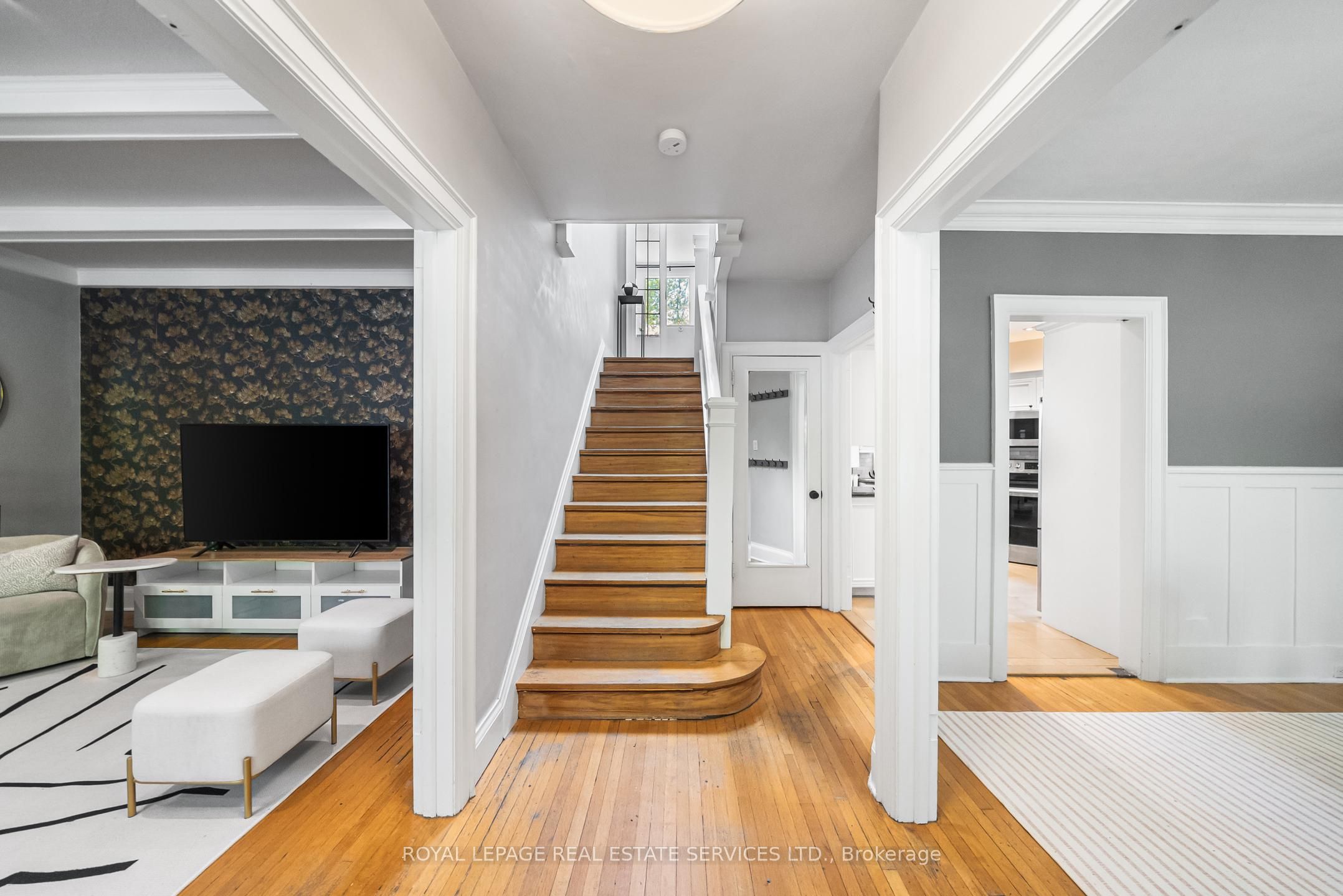 Additional image 3 of 202 Dinnick Crescent, Toronto, ON, M4N 1M3