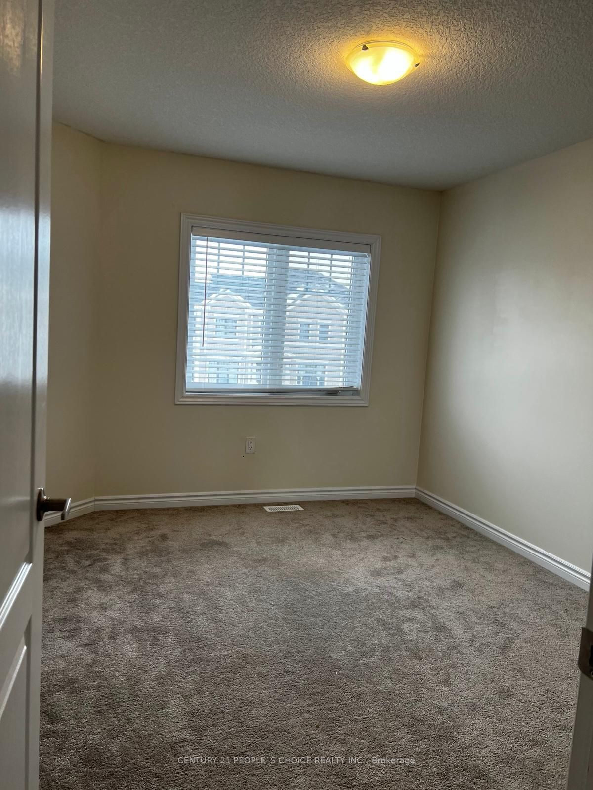 216 Explorer Way, Thorold, ON, L2V 0K2 photo 3