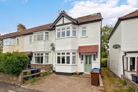 Phyllis Avenue, Motspur Park KT3