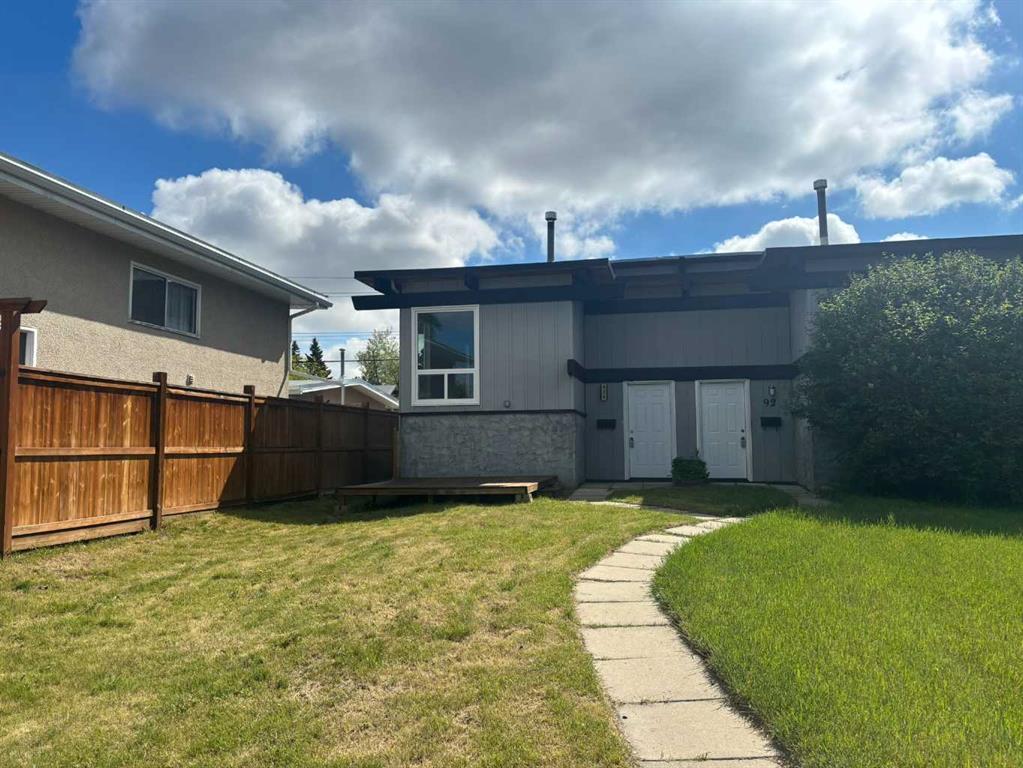 92A Queen Isabella Close SE, Calgary, AB, T2J3R1