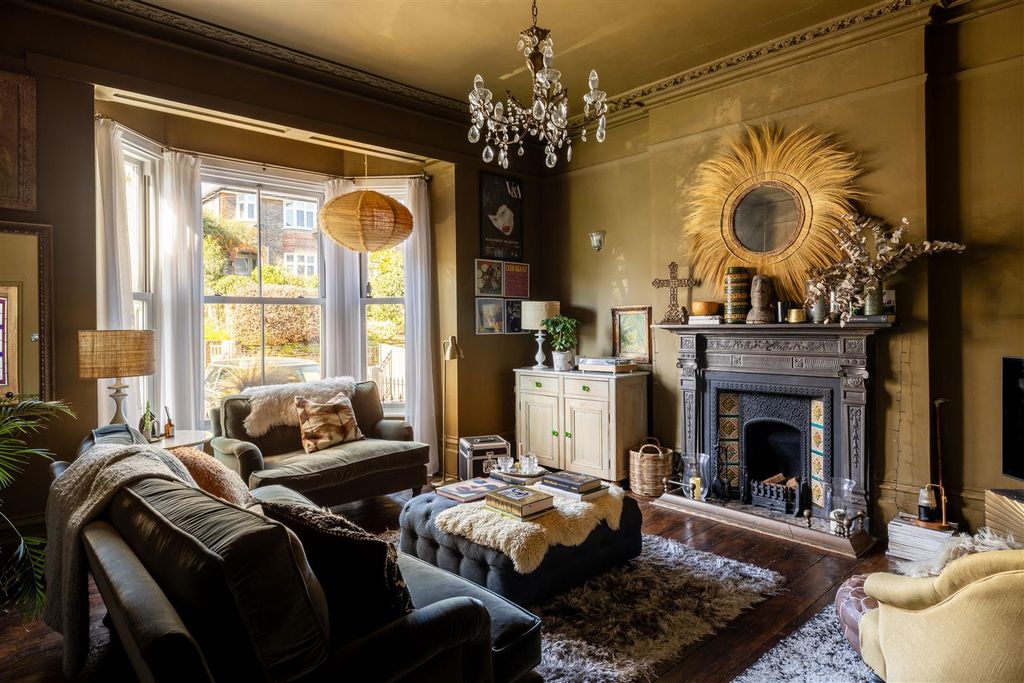 Additional image 2 of 4 bed semi-detached house for saleEarlswood Road, Redhill RH1