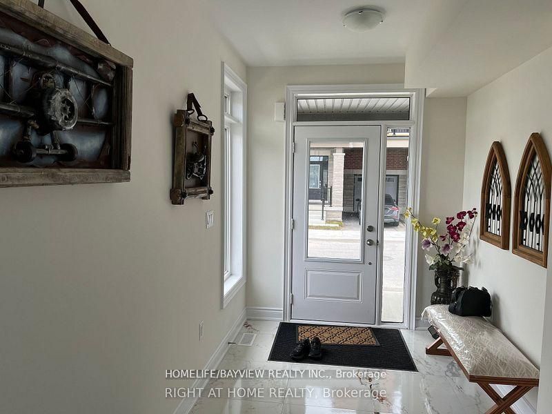 7 Griffith Street W, Aurora, ON, L4G 7B6 photo 2