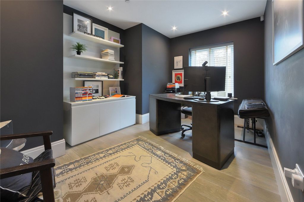 Additional image 14 of 6 bed detached house for saleViburnum Gate, Radlett, Hertfordshire WD7