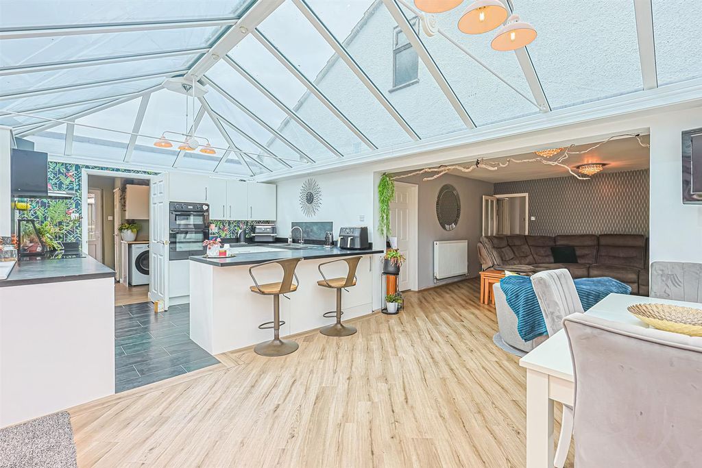 Additional image 5 of 4 bed detached bungalow for saleEthelbert Road, Rochford SS4