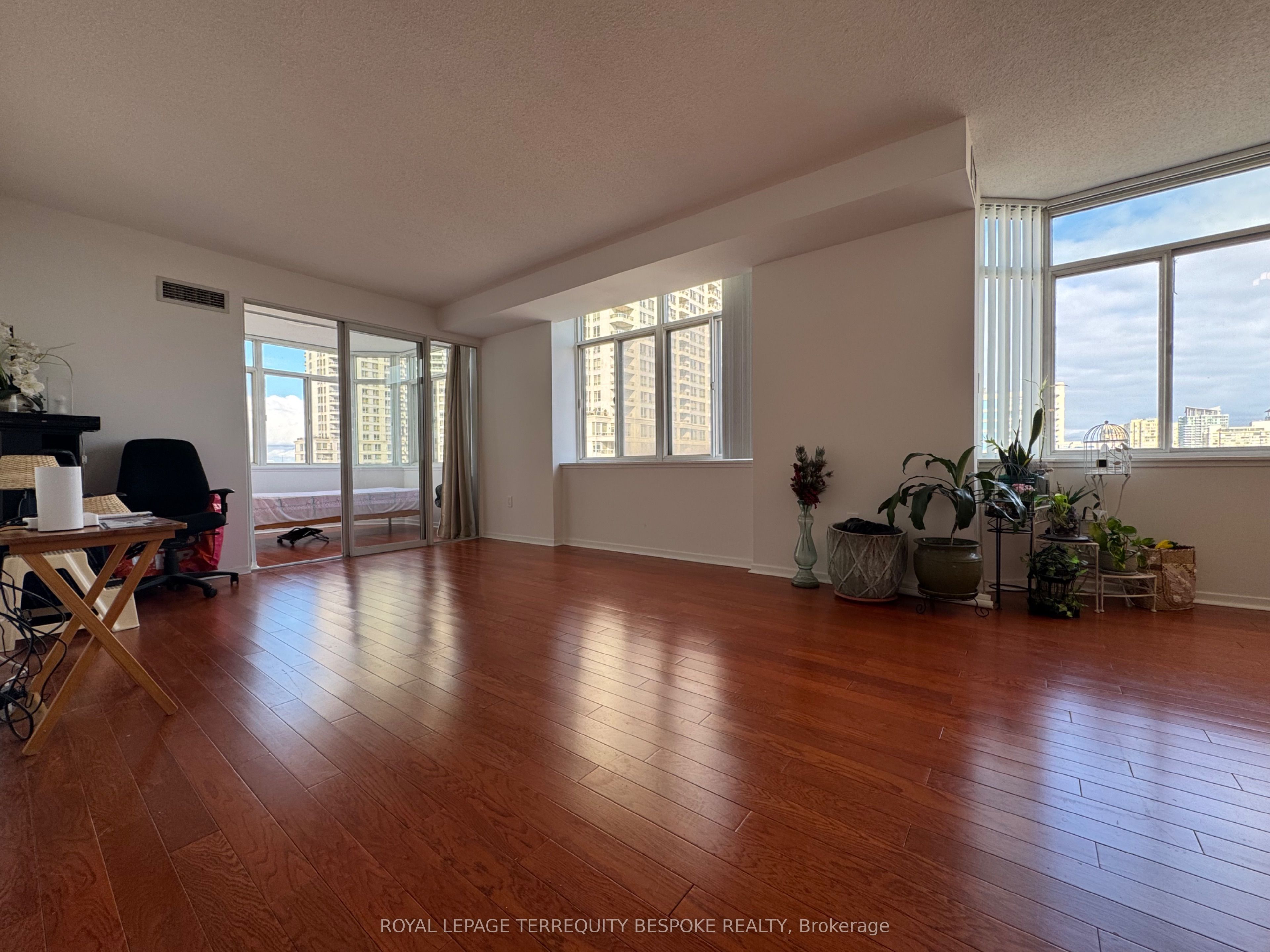 Additional image 2 of 1003-300 Webb Drive, Mississauga, ON, L5B 3W3
