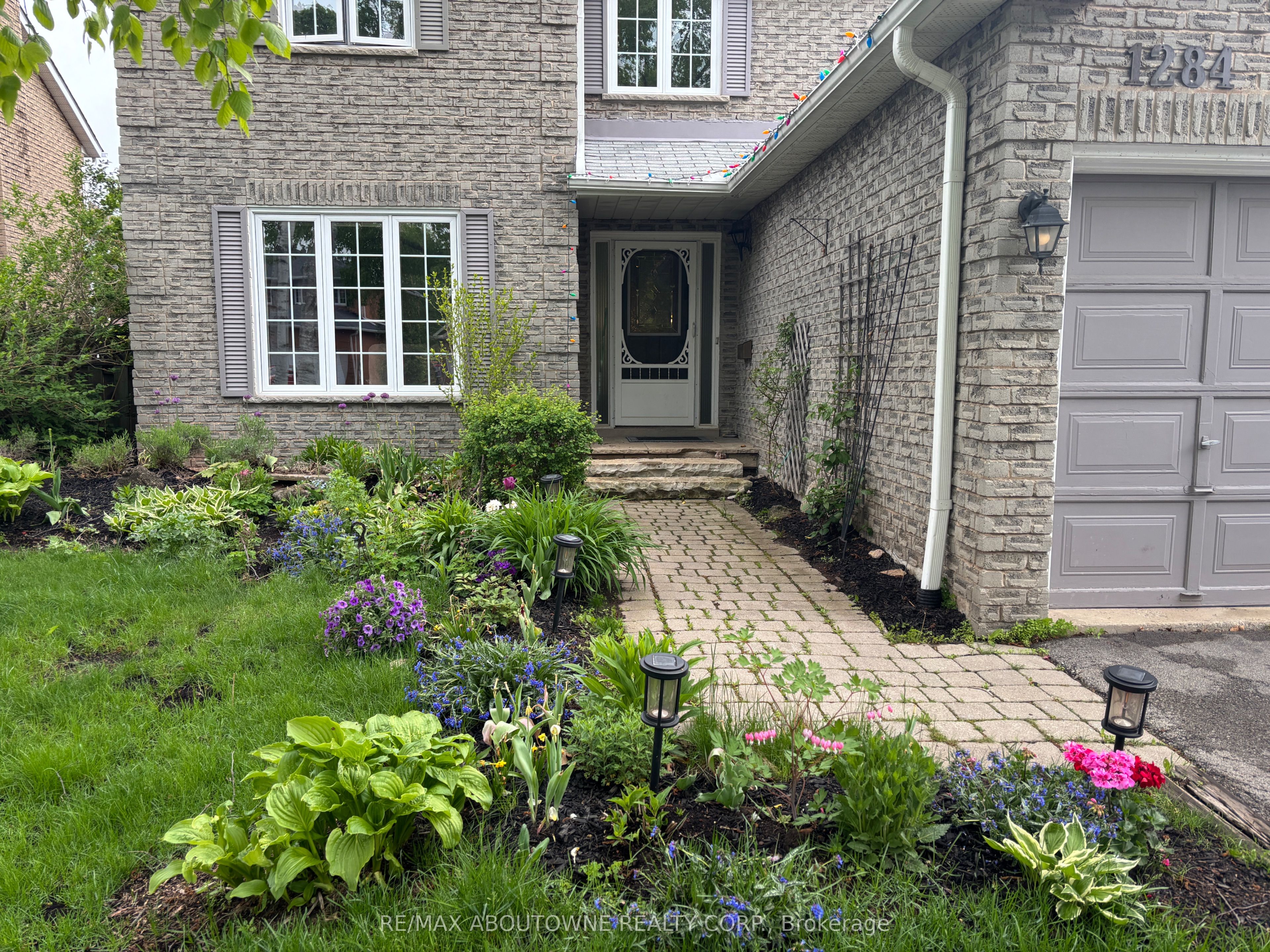 Additional image 2 of MAIN-1284 Creekside Drive, Oakville, ON, L6H 4Y5