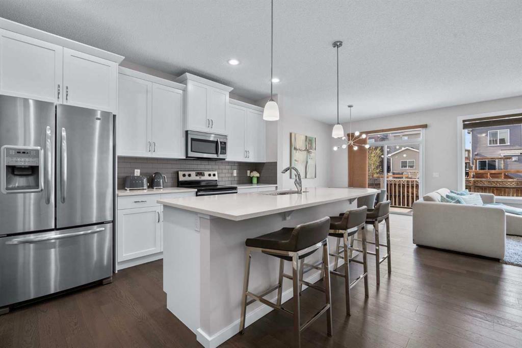 567 Evansborough Way NW, Calgary, AB, T3P0M7 photo 2