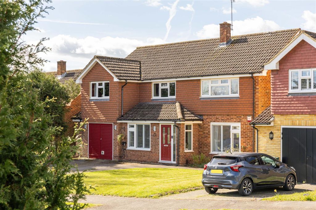 4 bed detached house for saleBeaufort Close, Reigate RH2