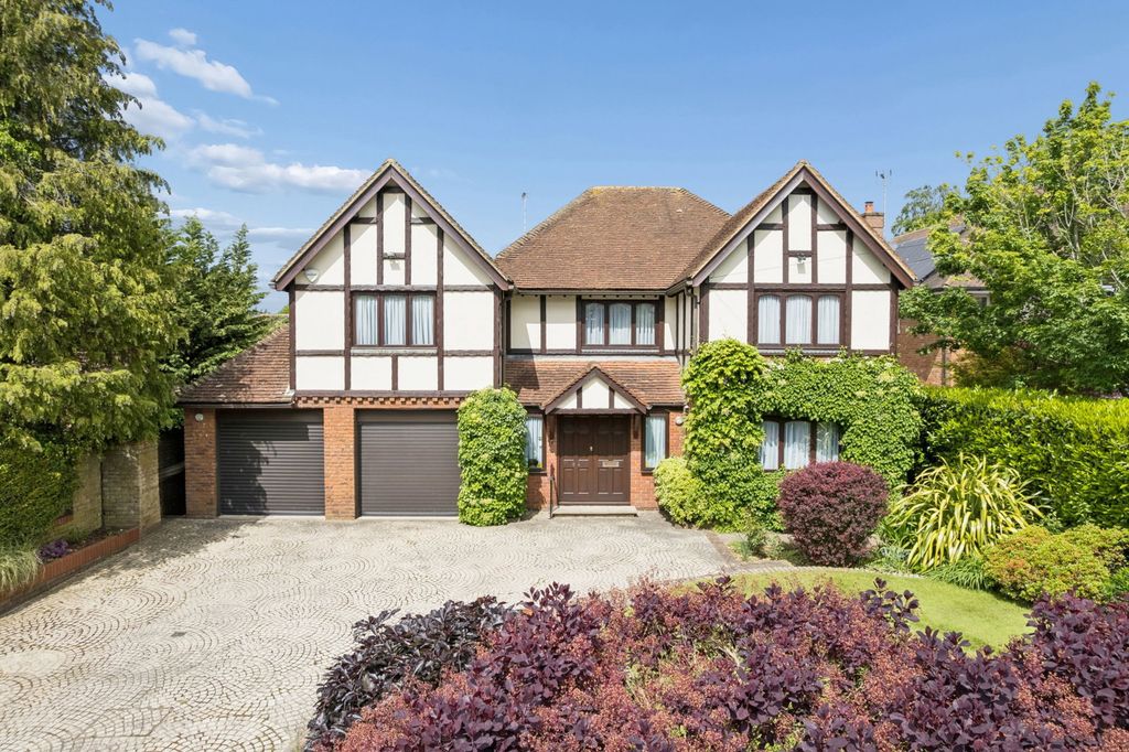 4 bed detached house for saleAldenham Avenue, Radlett WD7