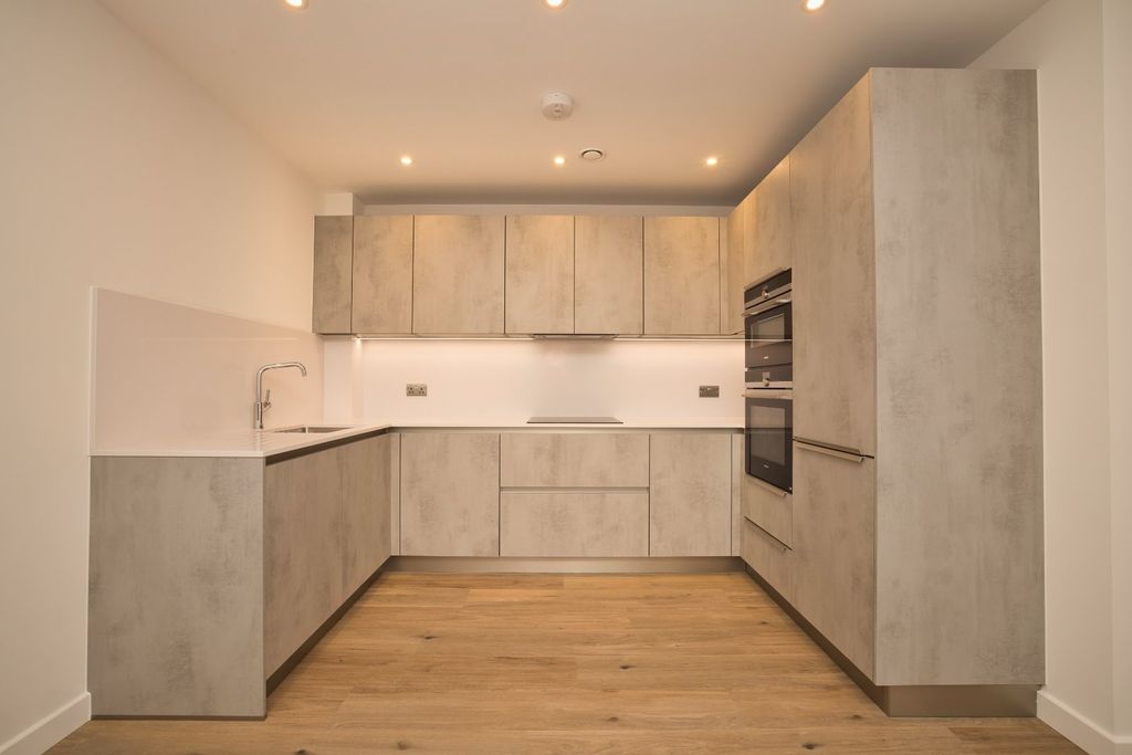 2 bed flat for saleBeach Drive, Ramsgate CT11 photo 2