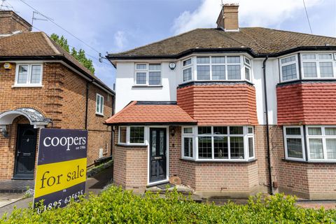 Elmbridge Drive, Ruislip HA4