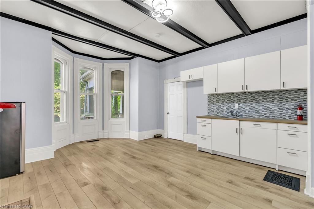 MAIN-42 Vansittart Avenue, Woodstock, ON, N4S 6E2