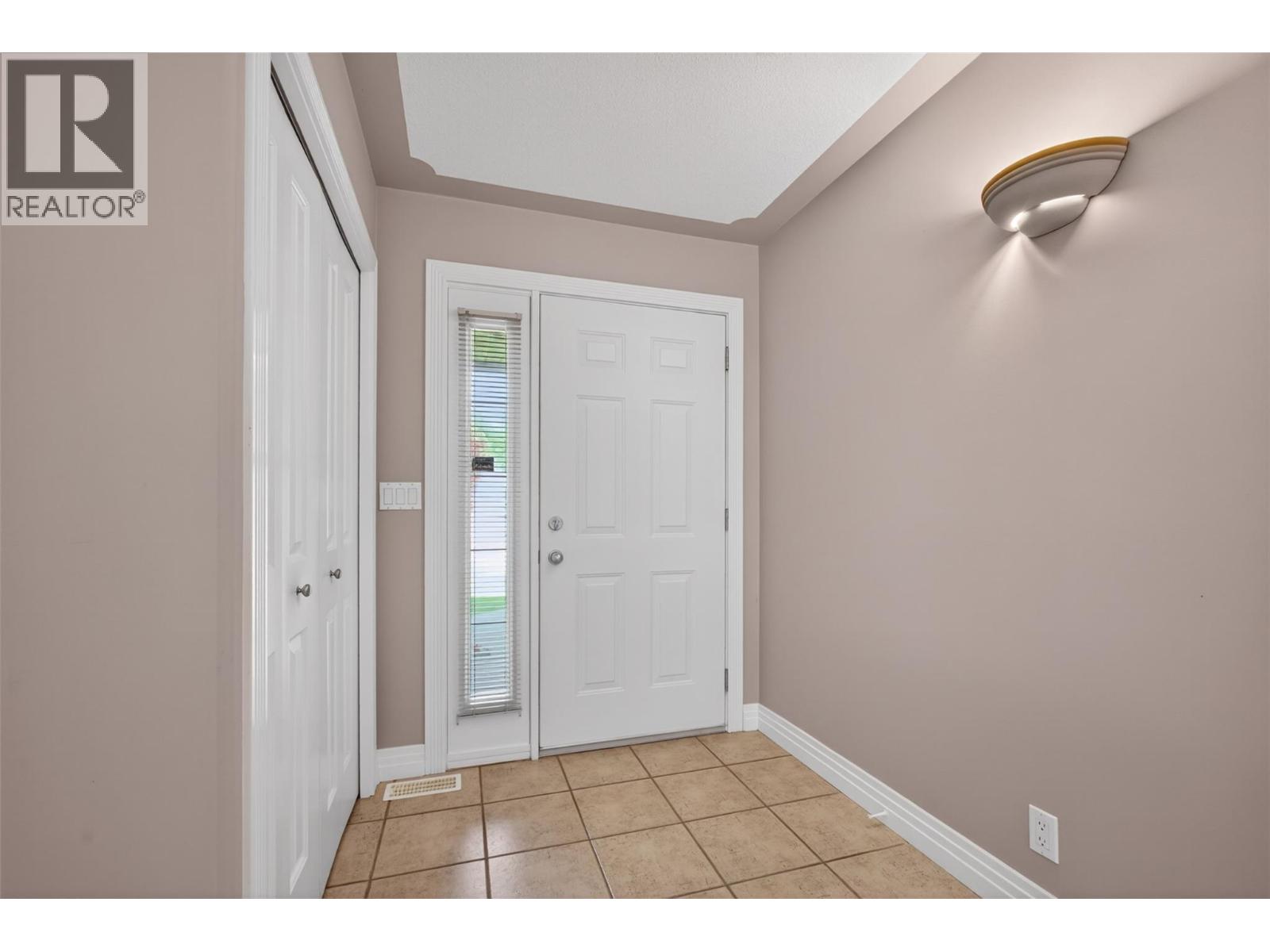4618 Darin Place, Kelowna, BC, V1W4S2 photo 3