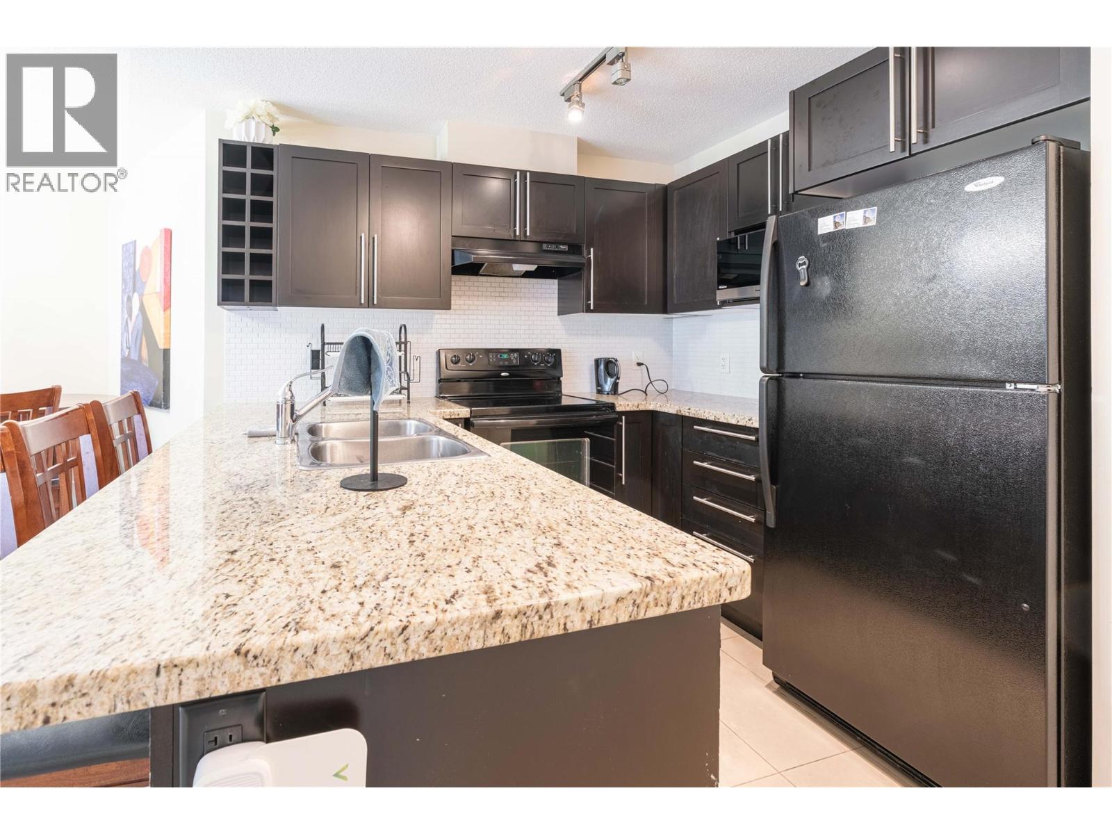 218-1089 Sunset Drive, Kelowna, BC, V1Y9Z3 photo 4