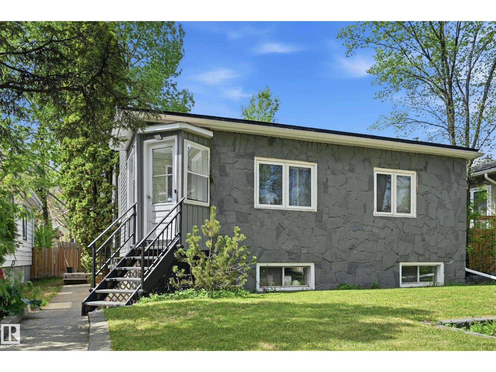 12326 92 Street NW, Edmonton, AB, T5G1B6