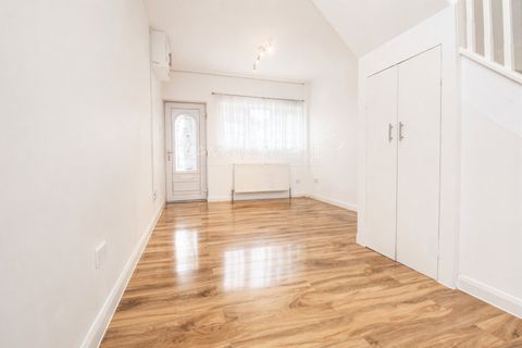 Crosslands Avenue, Southall UB2