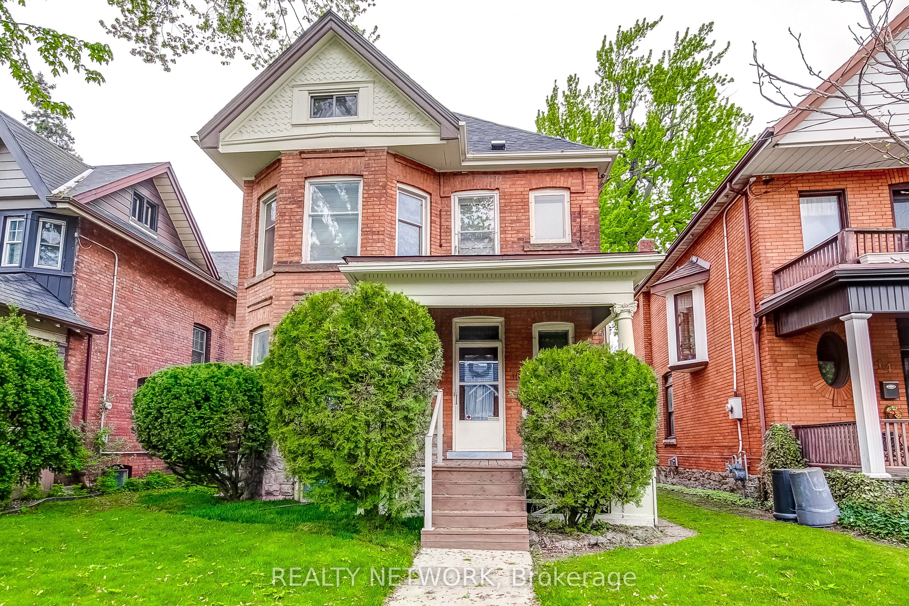 18 Fairleigh Crescent, Hamilton, ON, L8M 2K9