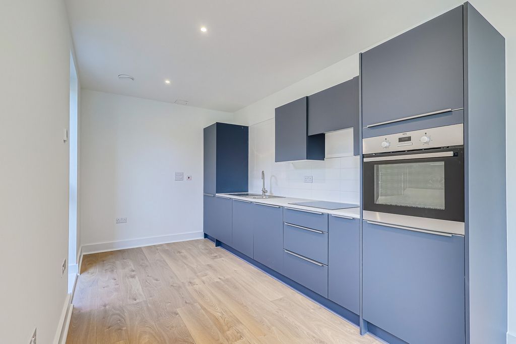 Additional image 5 of 1 bed flat for saleHigh Street, Rayleigh SS6