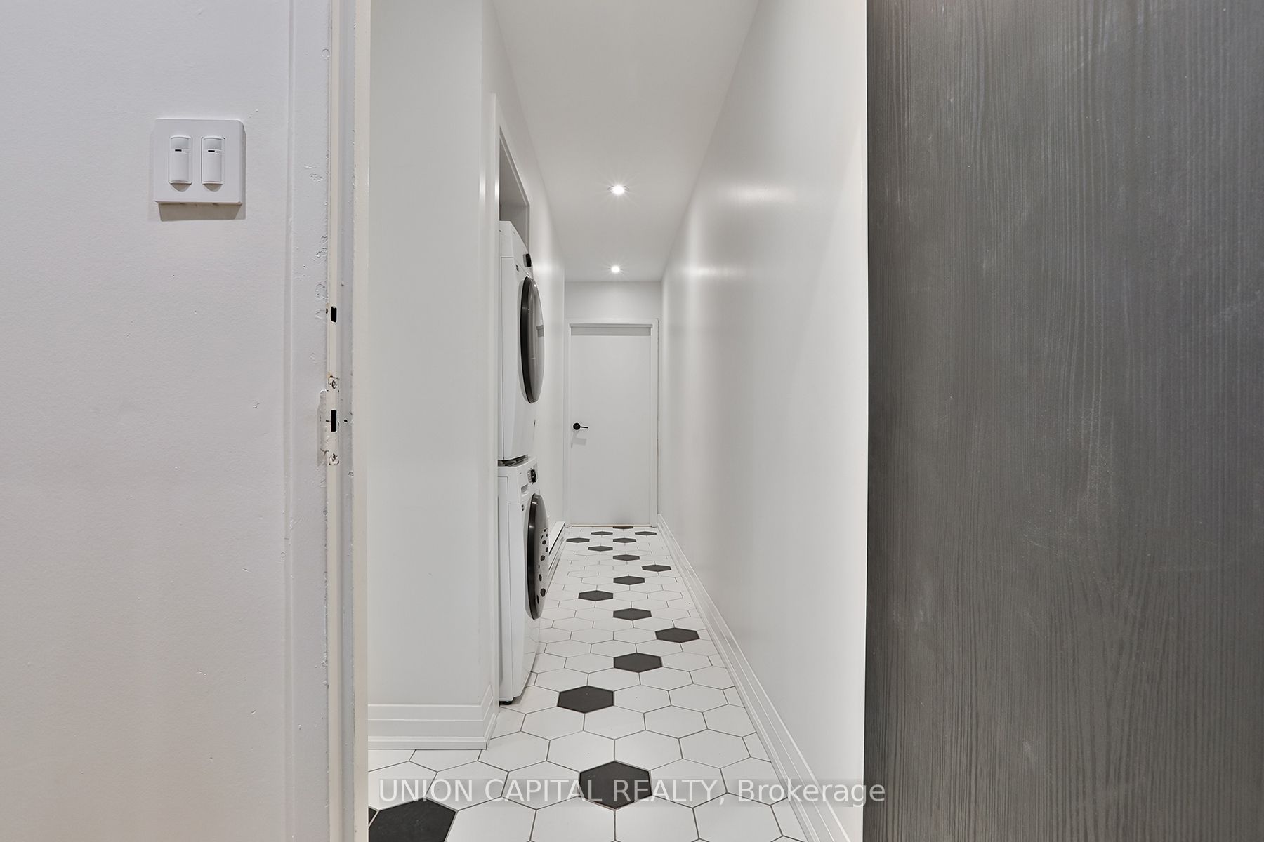 2-612 Gerrard Street E, Toronto, ON, M4M 1Y3