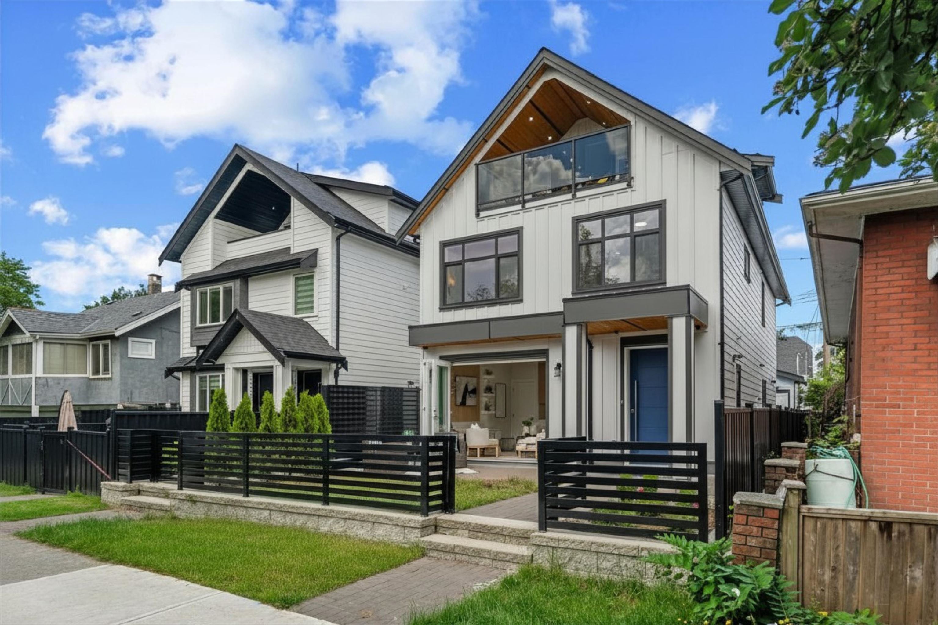 Additional image 2 of 2371 Adanac Street, Vancouver, BC, V5L 2E9