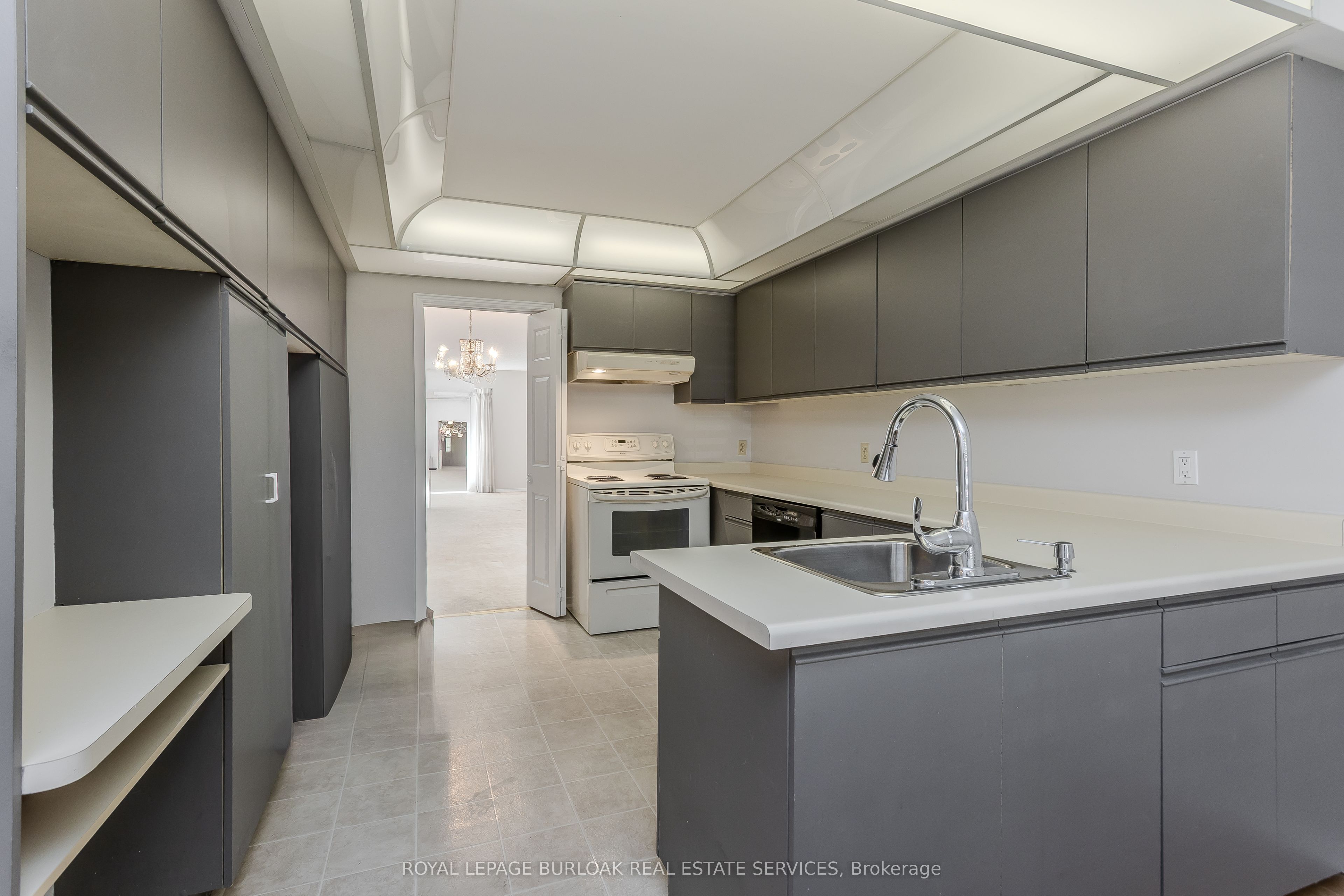 10-2155 Duncaster Drive, Burlington, ON, L7P 4R4 photo 4