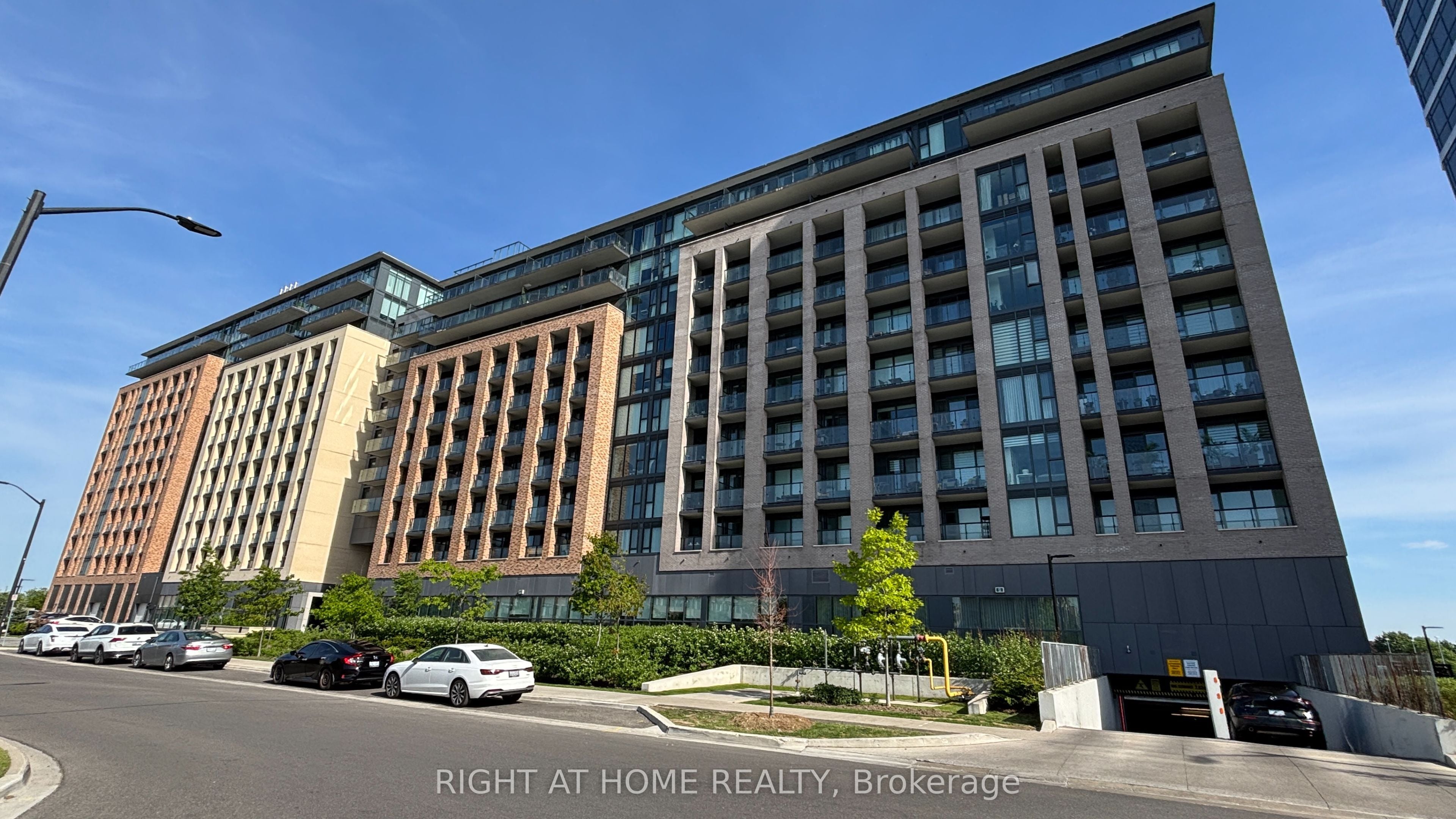 311-100 Eagle Rock Way, Vaughan, ON, L6A 5B9