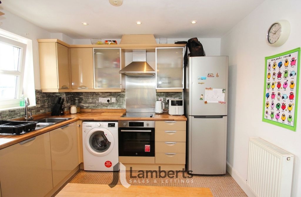 2 bed flat for saleShottery Close, Ipsley B98 photo 5