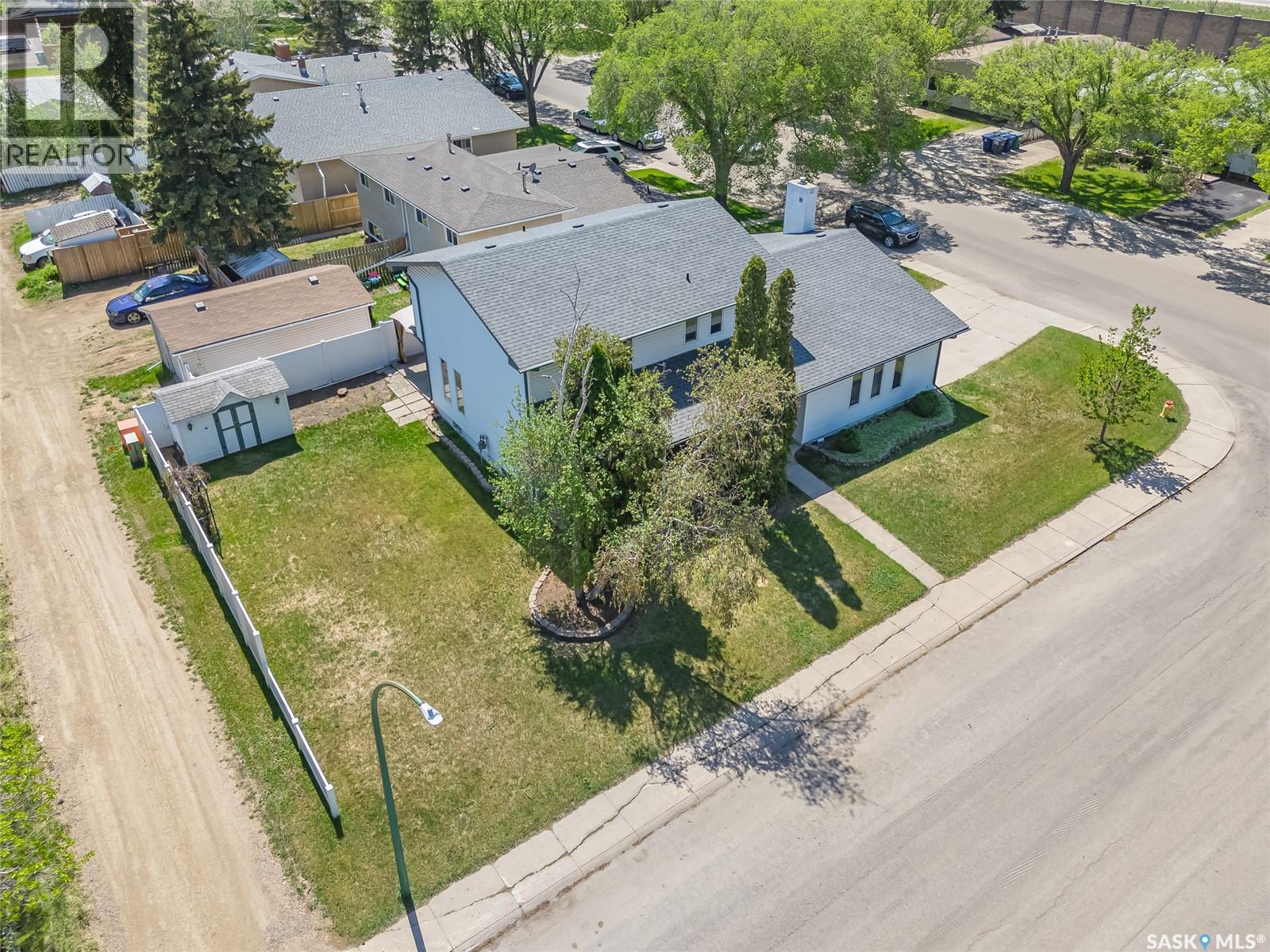 2 Cambridge Crescent, Saskatoon, SK, S7H3P8 photo 4