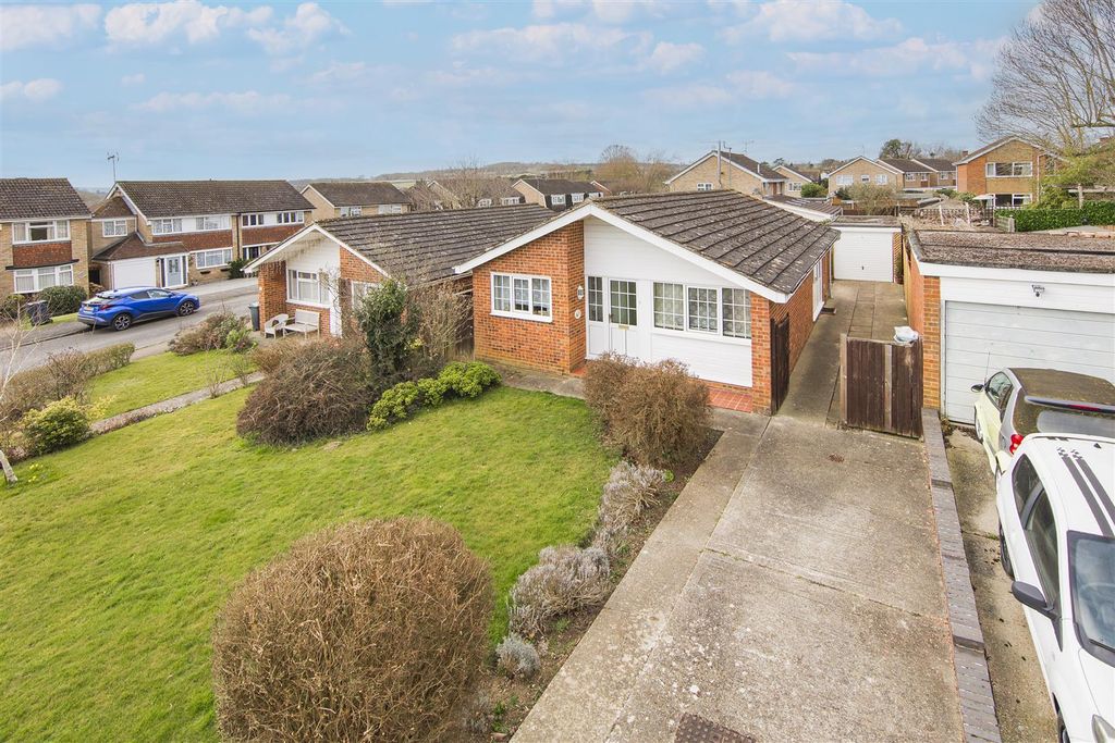 2 bed detached bungalow for saleThe Brucks, Wateringbury, Maidstone ME18