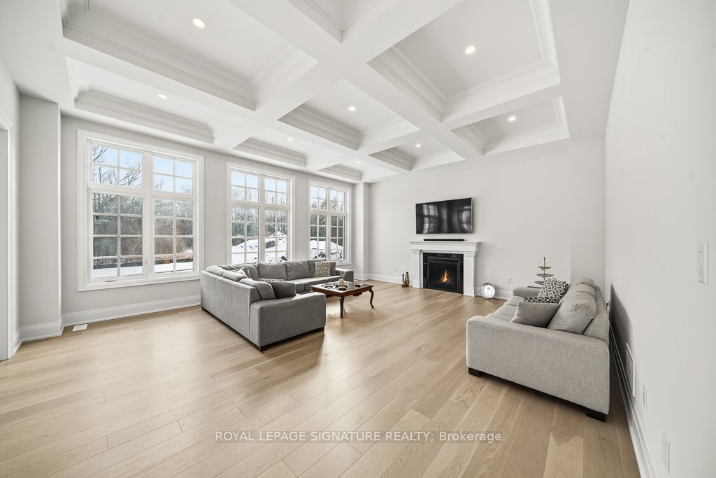 16 Gianvito Crescent, King, ON, L7B 0T2 photo 4
