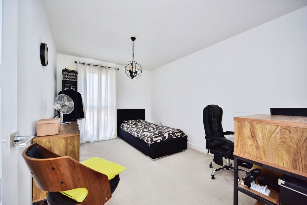 Additional image 11 of 2 bed flat for sale1 Knights Templar Way, Rochester ME2
