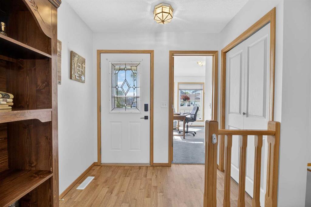 5611 Sunrise Crescent, Olds, AB, T4H 1V9 photo 3