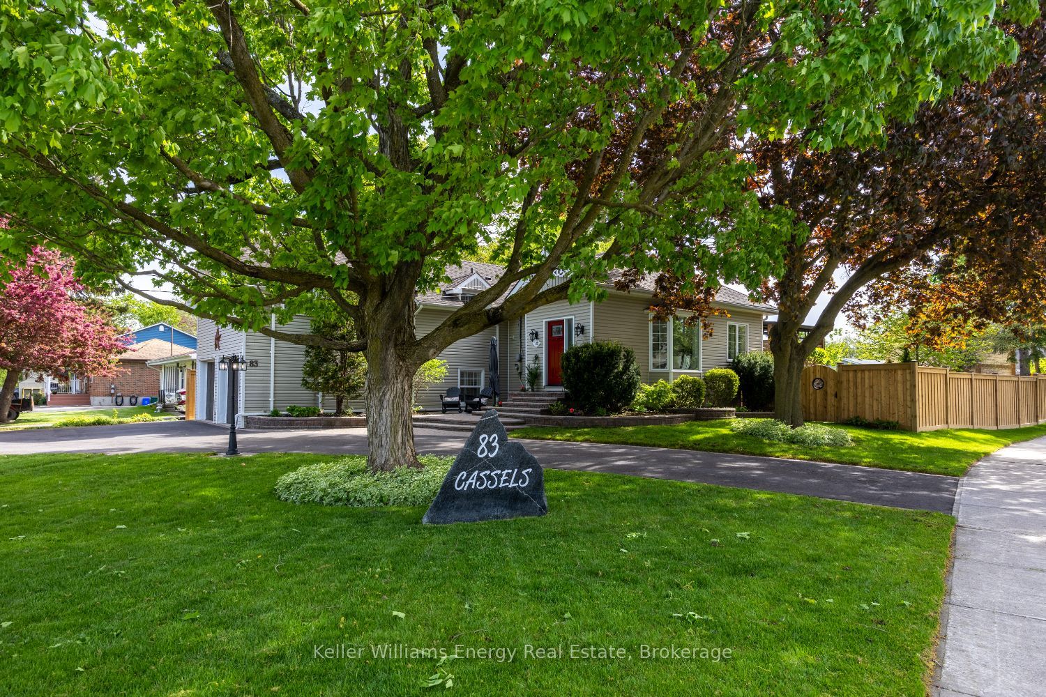 83 Cassels Road E, Whitby, ON, L1M 1C6 photo 2
