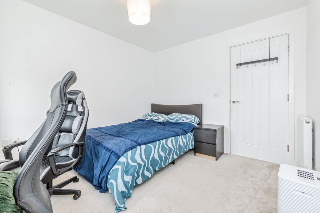 Additional image 11 of 2 bed flat for sale1 Glenway Road, Rochester ME1