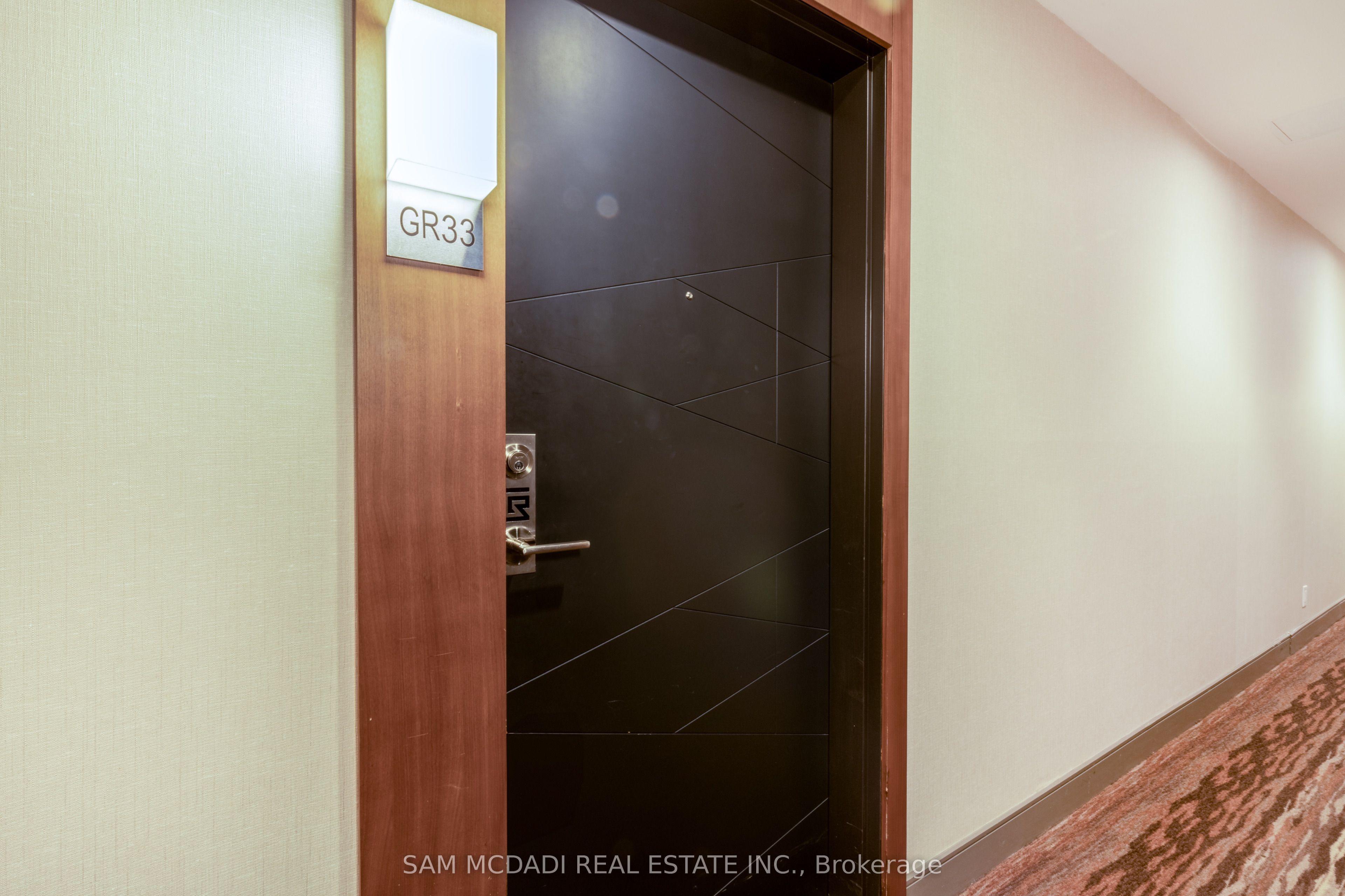 Additional image 2 of GR33-1575 Lakeshore Road W, Mississauga, ON, L5J 0B1