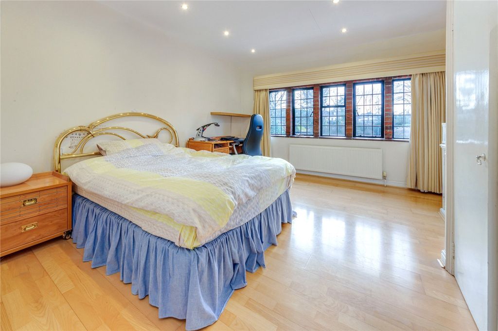 Additional image 17 of 5 bed detached house for saleLoom Lane, Radlett, Hertfordshire WD7