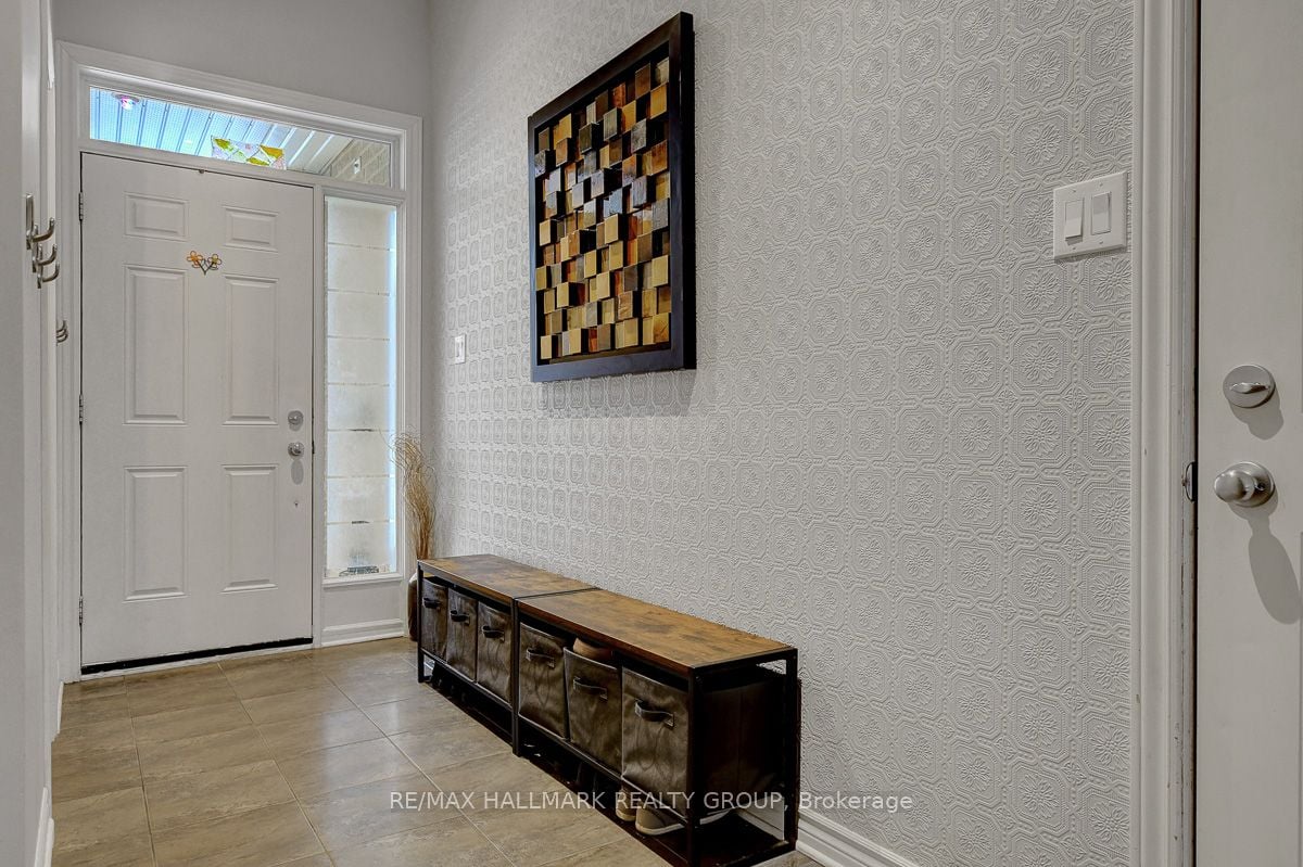 Additional image 2 of 729 Hazelnut Crescent, Ottawa, ON, K1T 0K3